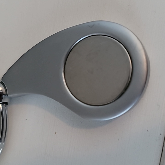 Metal teardrop Keychain. - Picture 3 of 4